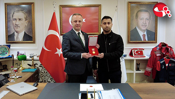 İtfaiye Erine devlet üstün fedakarlık madalyası verildi