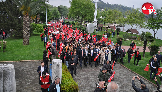 Sahil bandında 'Hak, Hukuk, Adalet' mesajı verdiler...