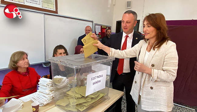 Başkan Ömer Selim Alan oyunu kullandı