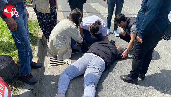 Otomobille Motokurye çarpıştı!..