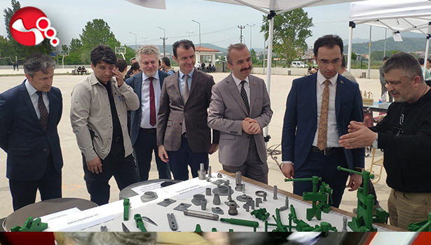 Öğretmen ve öğrenciler ürünlerini sergiledi