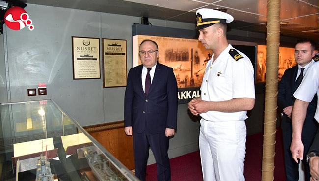 Vali Tutulmaz, TCG Nusret Mayın Müze Gemisi'ni gezdi