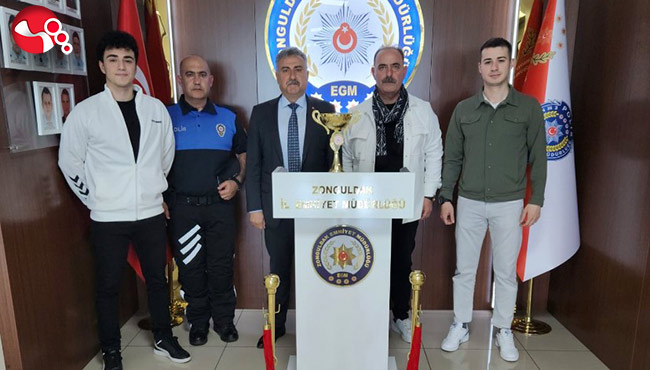 Şampiyonluk kupasını İl Emniyet Müdürü'ne getirdiler
