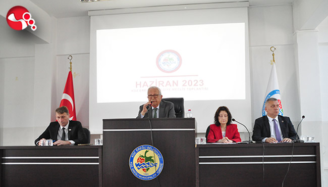 Başkan Bozkurt, Saffet Bozkurt ve Eylem Ertuğrul’a başarılar diledi.