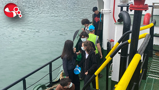 Öğrenciler atık gemide incelemeler