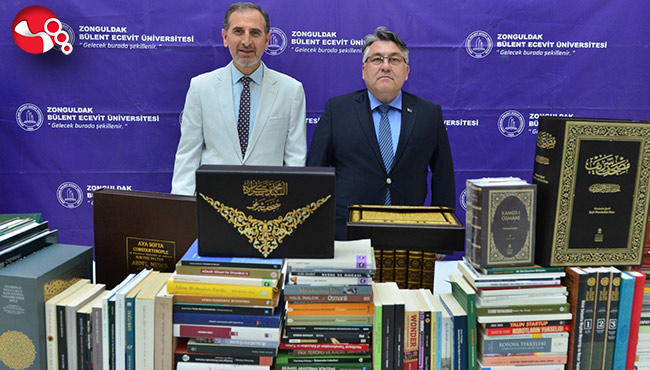 Özer, ZBEÜ kütüphanesine kitap bağışında bulundu