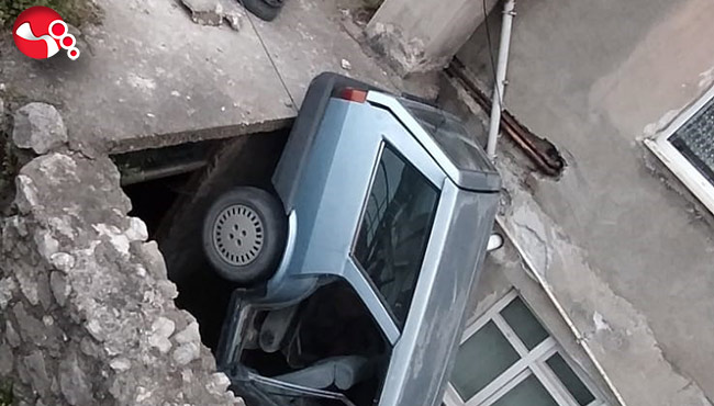 Apartman boşluğuna düştü!