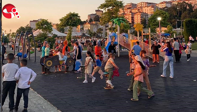 Sahile akın ettiler