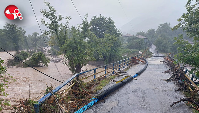 18 ev tahliye edildi, köprünün bir bölümü yıkıldı