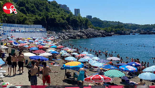 Vatandaşlar denize akın ettiler