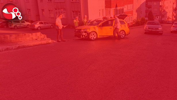 Duvara çarptı: Yaralılar var