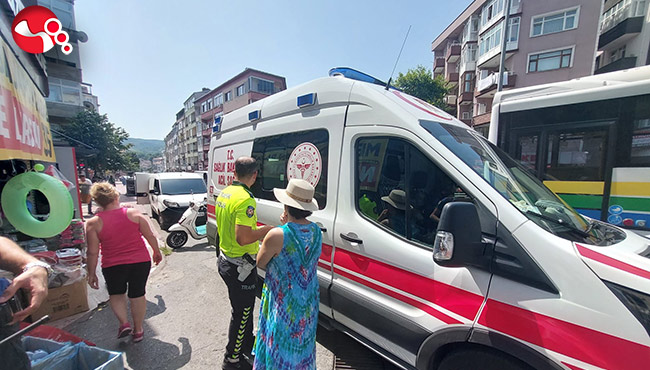 Yayalara yol vermek isterken kaza yaptı