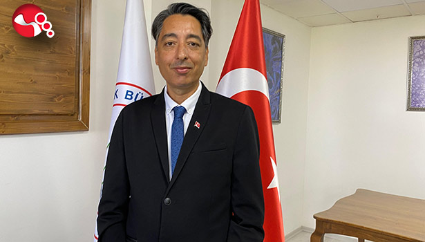 Türk bayrağına bakarak MARŞ yazdı!!!