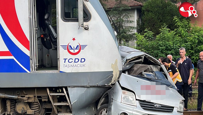 Yolcu treniyle çarpıştı