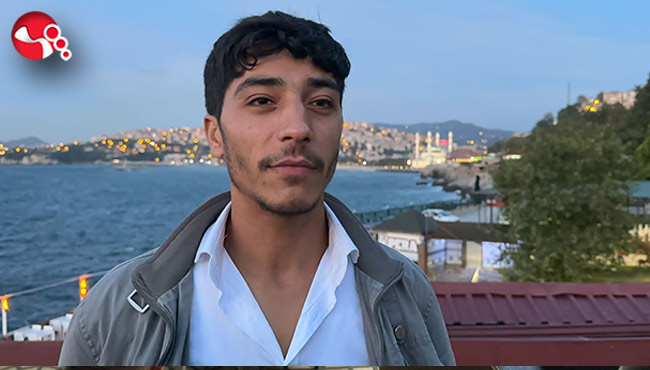 Gece vakti sokakta söylediği şarkıyla adeta viral oldu