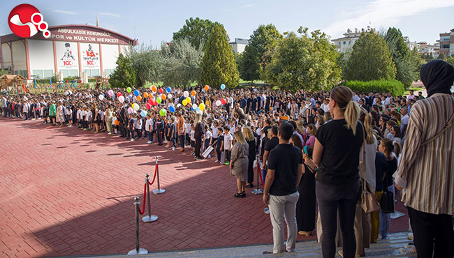 Yeni öğretim yılına Cumhuriyetin 100. yılı coşkusuyla “merhaba” dediler…