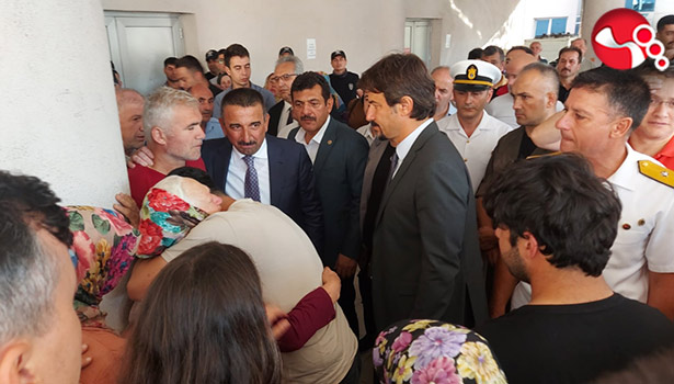 Vali Hacı Bektaşoğlu, aile bireylerinin yanındaydı