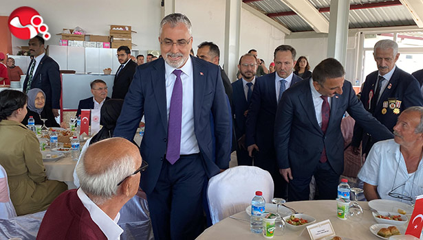 " Şehitlerimiz ve gazilerimizin cesaretleri sayesinde bugünlerdeyiz"