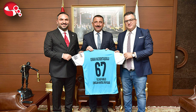 Vali Bektaşoğlu’na 67 numaralı formayı hediye ettiler…