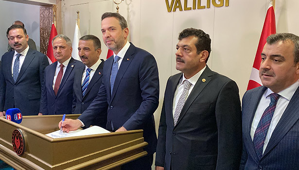 Bakan Bayraktar, Vali Hacıbektaşoğlu'nu ziyaret etti