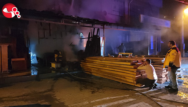 Mobilya atölyesinde yangın paniği