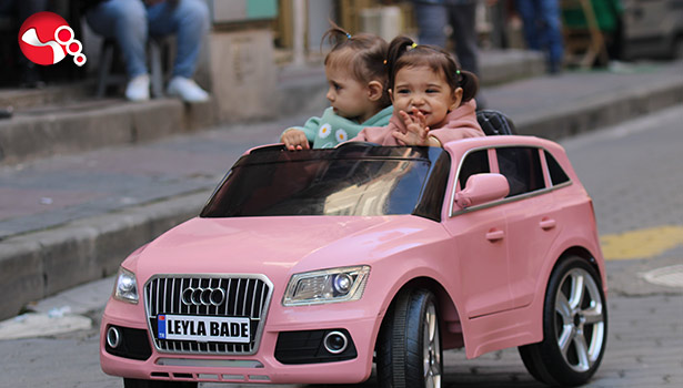 Leyla ve Bade ilgi odağı oldu