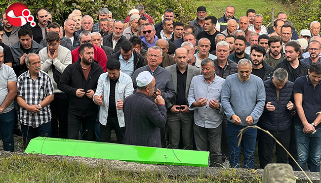 Katlettiği eşi ve oğlu toprağa verildi