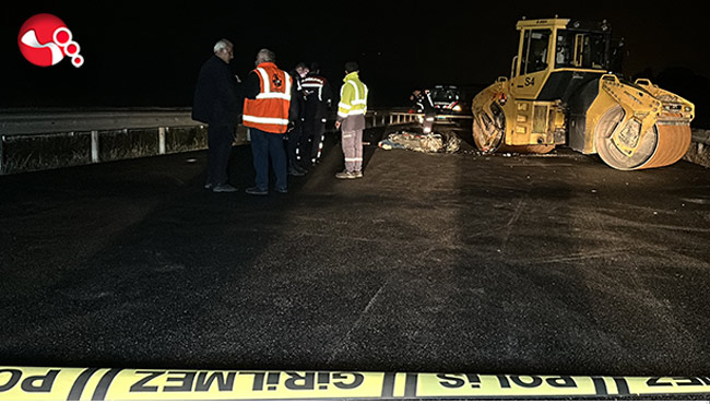 İş makinesine çarparak hayatlarını kaybettiler