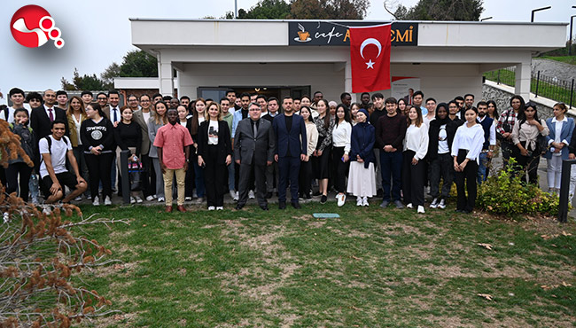 Rektör Özölçer, Yabancı Uyruklu Öğrencilerle Bir Araya Geldi