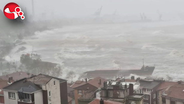 Gemi karaya oturdu!..