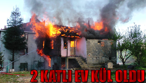 AKÇAKOCA'DA İKİ KATLI EV YANARAK KÜL OLDU