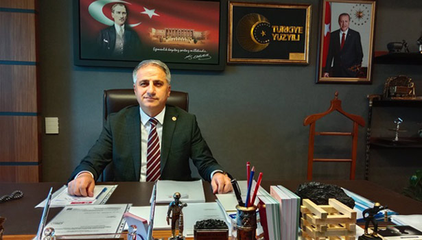 "Yerin metrelerce altında alın teri..."