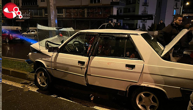 Elektrik direğine çarptı!...