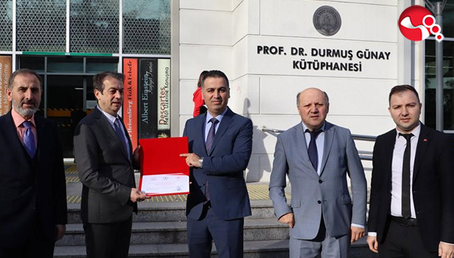 Durmuş Günay Kütüphanesi'ne erişilebilirlik bayrağı