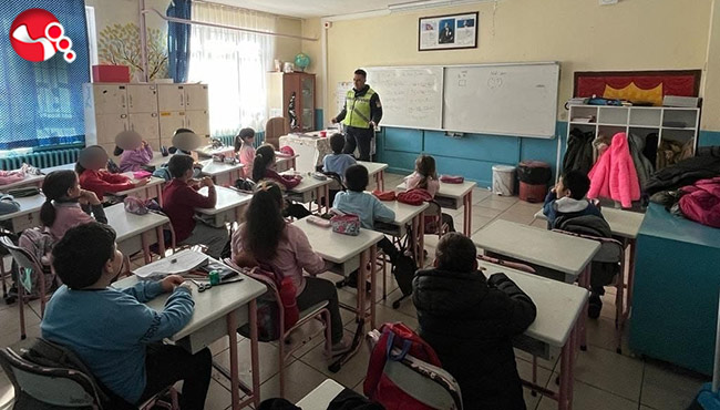 Jandarma öğrencilere eğitim verdi