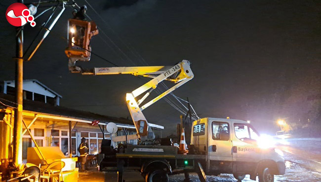 Fırtınada kesintisiz elektrik için sahadalardı…