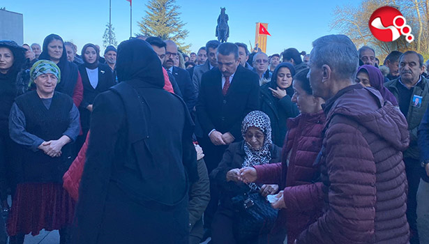 Sefer Ayyıldız için Valilik önünde tören düzenlendi