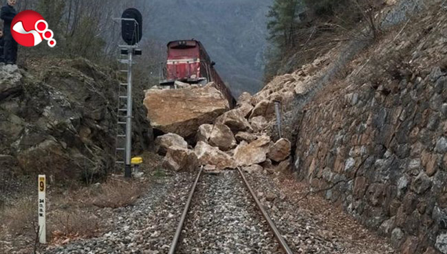Tren raydan çıktı