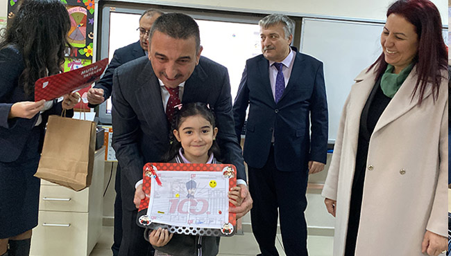 Öğrencileri karne sevinci