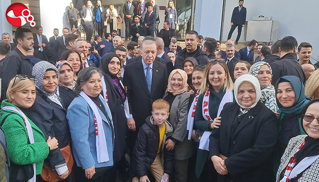 Cumhurbaşkanı Erdoğan, vatandaşları selamladı…