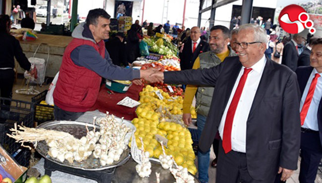 Başkan Posbıyık'a pazar yerinde sevgi seli...