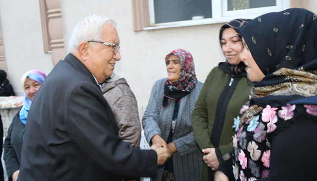 Her yerde sevgi seliyle karşılanıyor...