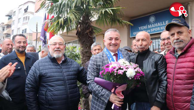 Yeni Mahalle’de çiçeklerle karşılandı