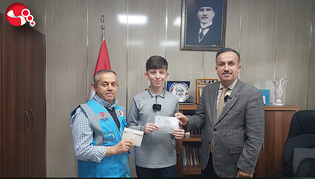 Ortaokul öğrencisinden örnek davranış!..