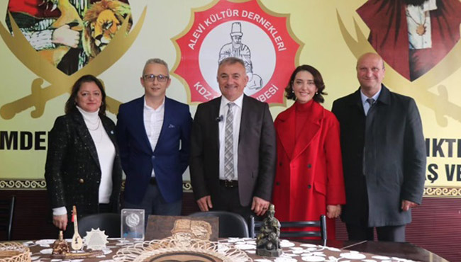 Sesli ve ekibi Cemevi’nde alevi vatandaşlarla buluştu