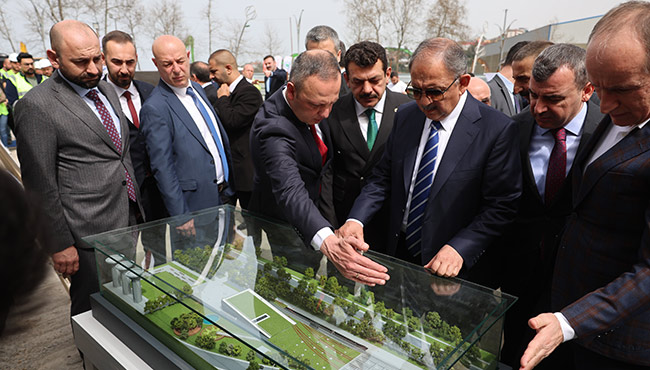 Bakan Özhaseki, Lavuar alanında incelemelerde bulundu