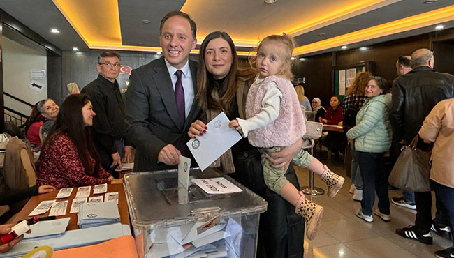 Deniz Yavuzyılmaz ve ailesi oylarını kullandı...