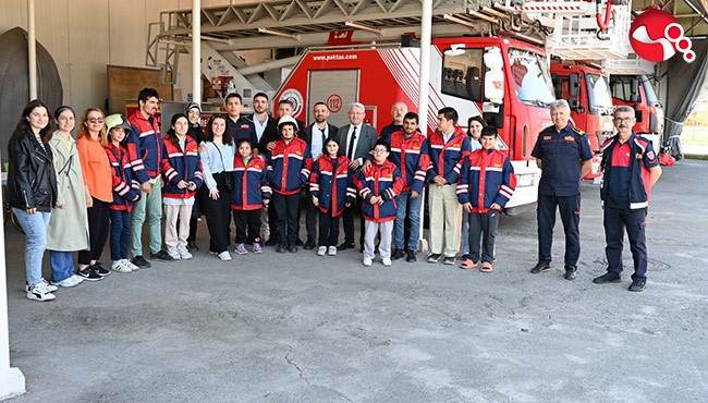 Minik itfaiyeciler iş başında...