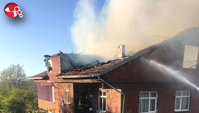 Çatı yangını korku saçtı