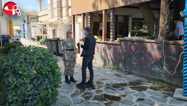 Jandarma üniforması ile GBT kontrolü yaparken polise yakalandı